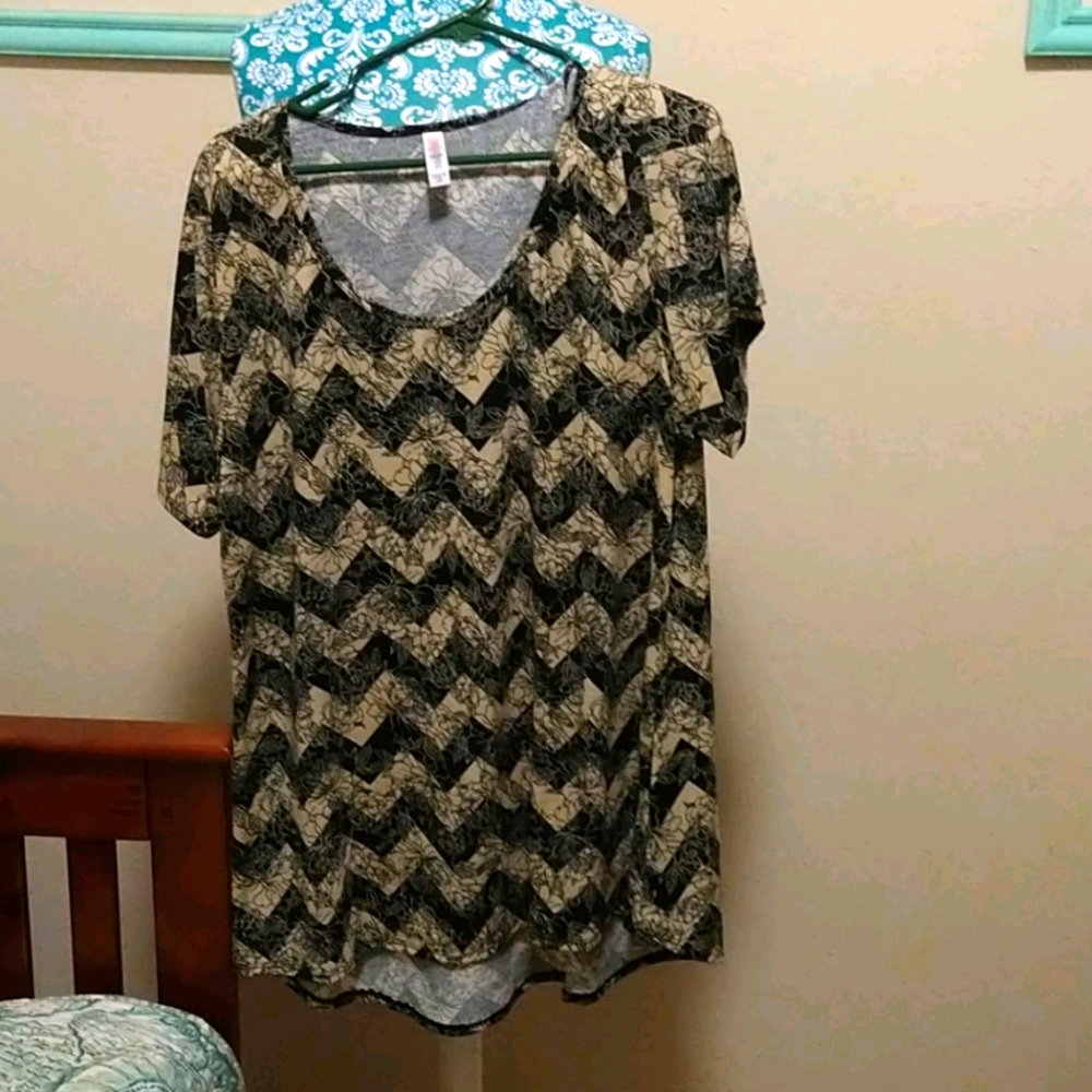 Lularoe 2XL top chevron pattern